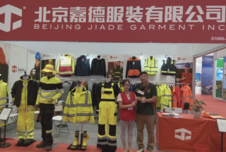 【視頻專訪】北京嘉德服裝有限公司趙郡總經理2016防災減災展正在接受公共安全裝備網專訪