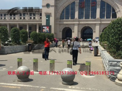 湖北路樁生產廠家 固定式路樁價格 防沖撞路樁 武漢路樁效果圖