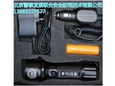 北京v警用強光手電