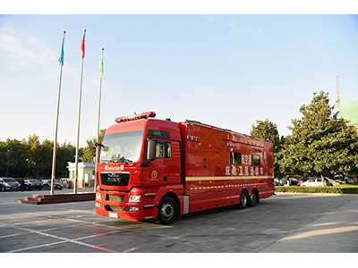消防救援衛星通信車（MAN底盤）